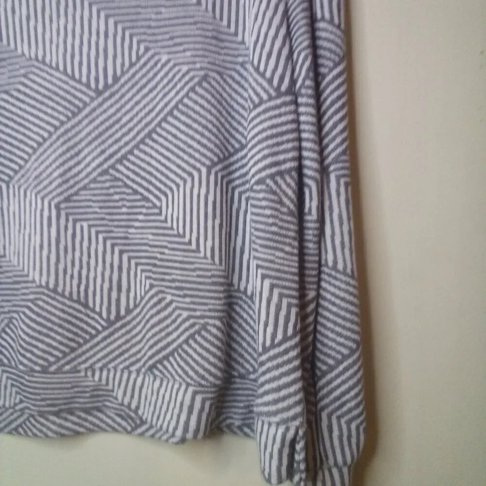 Ellen Tracy Sweater Pullover XL Women Long Sleeve Pattern Gray White